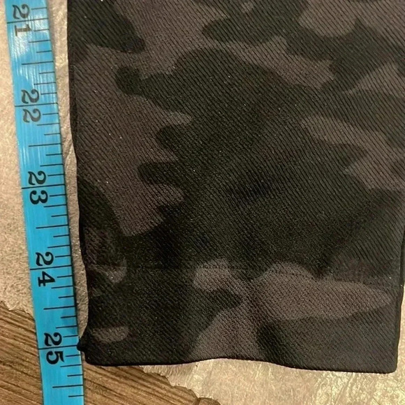 [L]Spanx Look At Me Now Seamless Leggings-  Black Camo - Picture 7 of 8